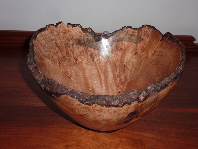 Live Edge Maple Bowl (10″ × 6″)