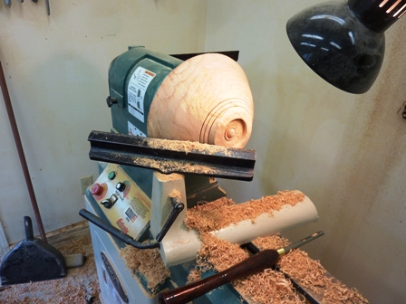Bottom of the bowl finished with a recess for the chuck